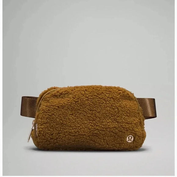 NWT! Lululemon Everywhere Fleece Belt Bag Burnt Caramel - Picture 1 of 14